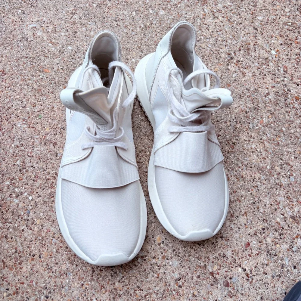 Adidas Women's Tubular Defiant white size 7.5 lightweight flexible sneakers